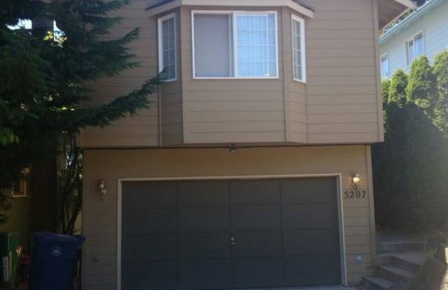 Lovely upper 2 floors of Large home in Phinney Ridge photos photos