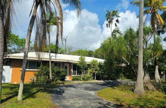 1211 NE 27th Ave photos photos