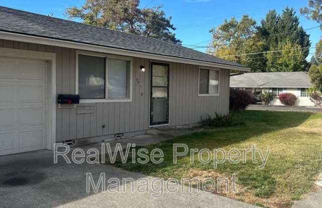 717 NW B St photos photos