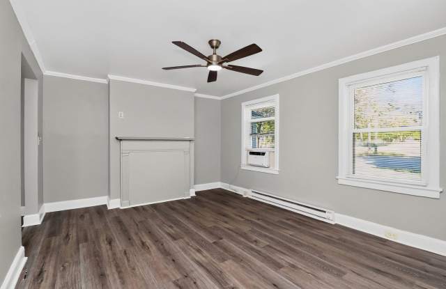 Adorable One Bedroom Duplex Near NoDa! Gallery 3