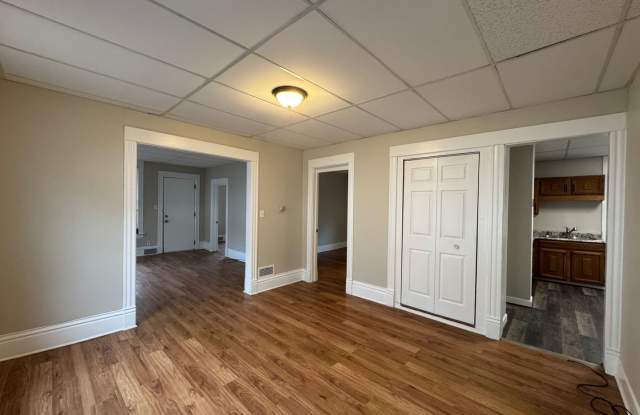 Spacious & Cozy 2-Bedroom Lower Apartment with Appliances & Garage Space Included! Gallery 4
