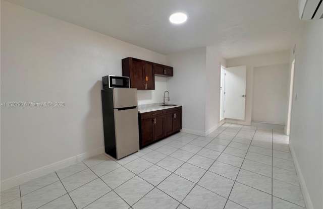 541 E 38th St photos photos