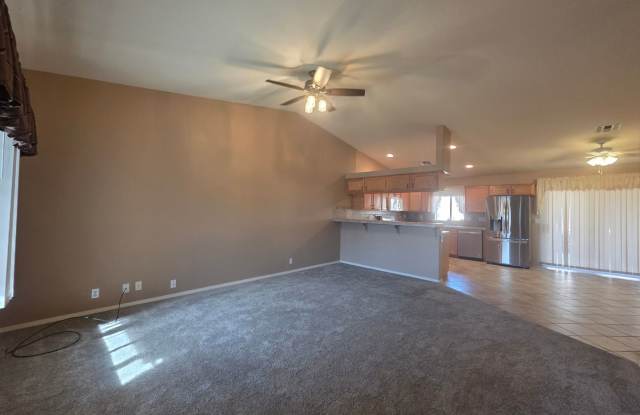 For Rent – Beautiful 3-Bedroom Home with 3-Car Garage & RV Parking! Gallery 3