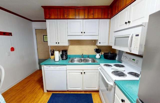 9660 Shore Dr. Gallery 4