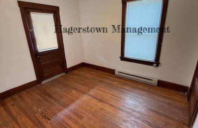 Just Reduced! Beautiful 3 BR 1 BA Duplex Gallery 4