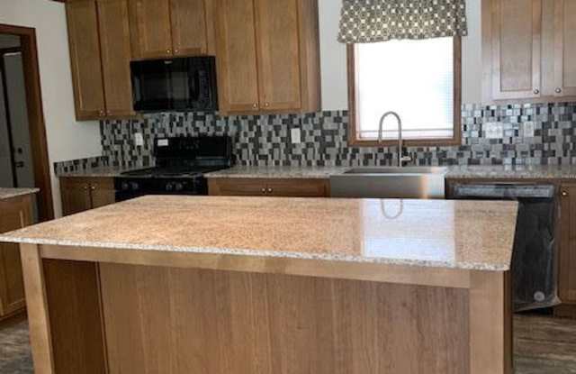 Midwest Country Estates - 879 Celtic Dr, Waukee, IA 50263