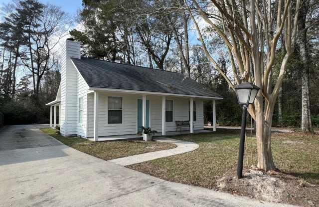 CHARMING HOME IN LIVE OAK VILLAGE photos photos