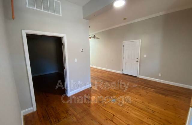 3925 Redding Road Gallery 3