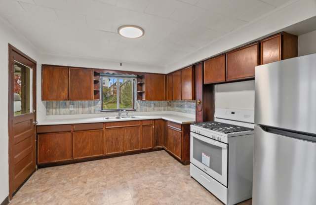 Renovated Two Bedroom Home for Rent in McKeesport! - 1807 Duquesne Avenue, McKeesport, PA 15132