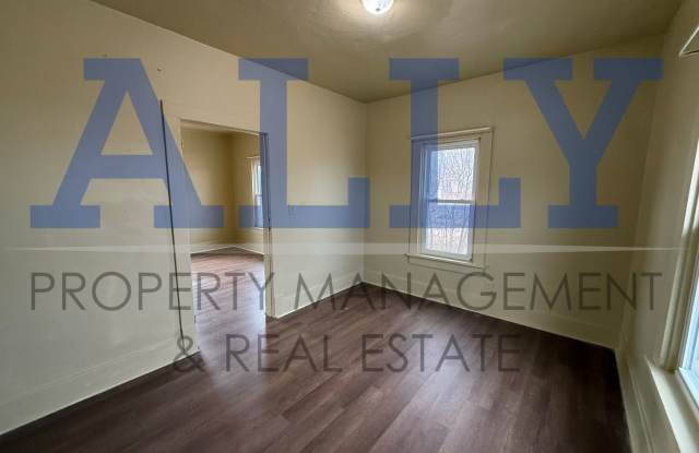 Pet-friendly home with bonus rooms! Gallery 4