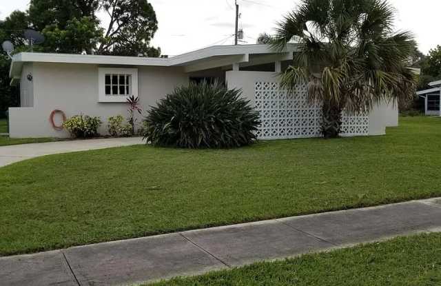 158 Southeast Lucero Drive - 158 Southeast Lucero Drive, River Park, FL 34983