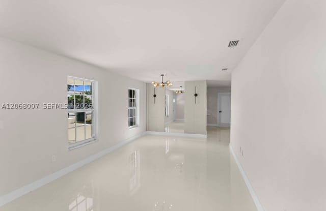 6330 SW 135th Ave Gallery 3