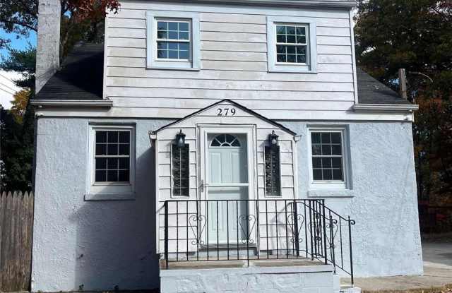 279 Calebs Path - 279 Calebs Path, Hauppauge, NY 11788