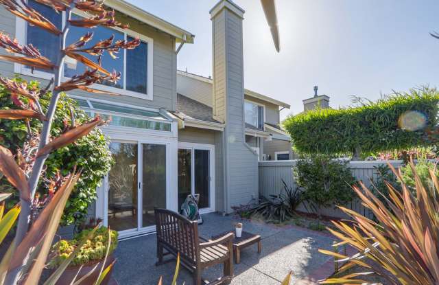 3BR/3BA Pet-Friendly Village In The Park Townhome with Pool & 2-Car Garage | YouTube Tour photos photos