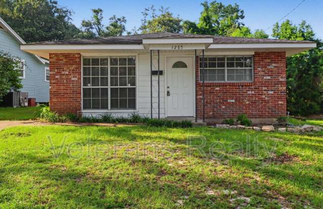 1285 Kensington Drive photos photos