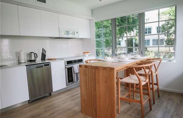 128 NE 46th St photos photos