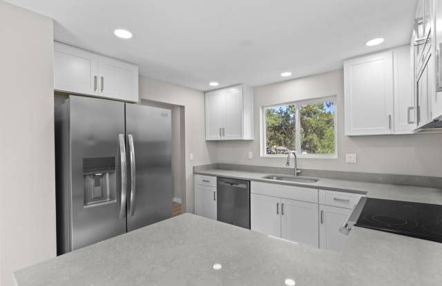 14204 Lake Hills Boulevard Gallery 4