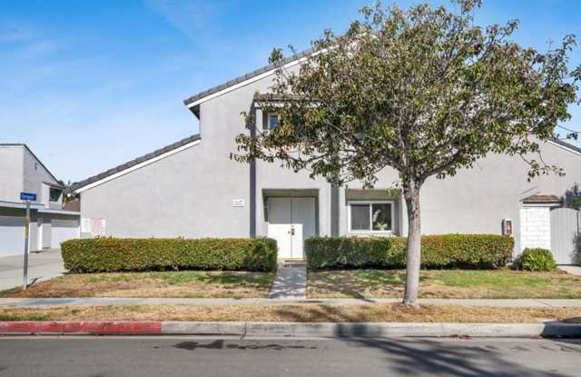 Beautiful 3 bed / 2.5 bath Townhome with Patio and 2 car garage in Huntington Beach photos photos