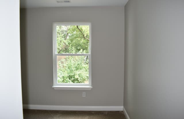 Shelby Park Amazing Newly Renovated 3 Bedroom House/1.5 BA photos photos