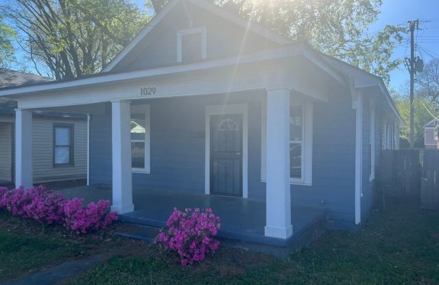 3 bedroom, 2 bathroom recently updated in Cooper Young Gallery 3