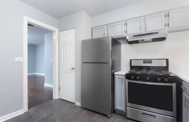 7427 N. Winchester, Unit 202 Gallery 2