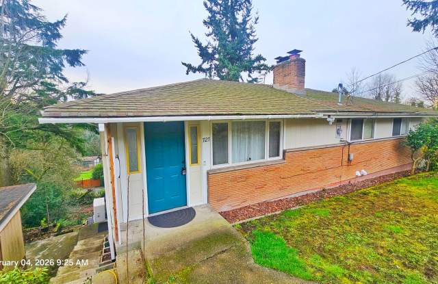 Charming 3 Bed 2.25 Bath Home in Skyway with a great view of Mt Rainier Gallery 3