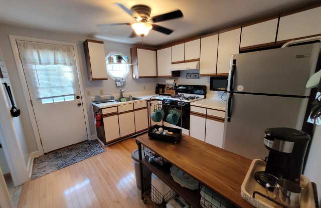1003 Hammond Avenue Gallery 2