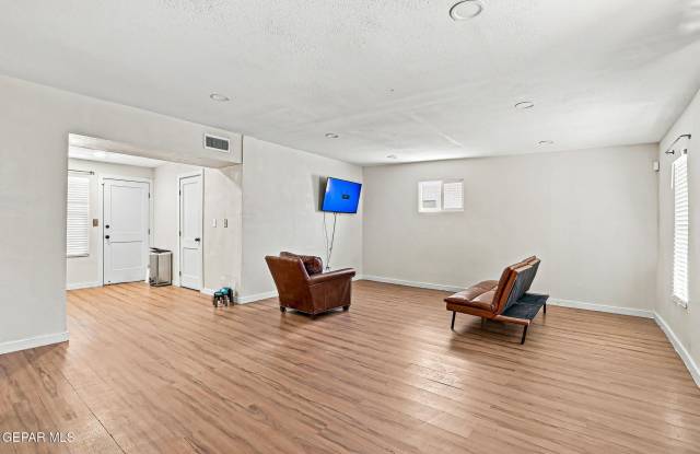 10532 GOODMAN Street Gallery 4