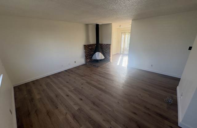 2009 South County Center Drive Gallery 3