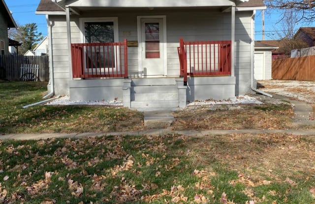 105 Montgomery W - 105 West Montgomery Street, Knoxville, IA 50138