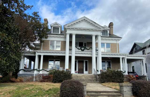 1 BR Apt in Old SW; Utilities  Wi-Fi included! photos photos