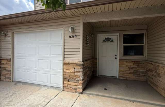 2 Bedroom, 2.5 Bathrooms Townhome with fenced backyard photos photos 2 Bedroom, 2.5 Bathrooms Townhome with fenced backyard photos photos