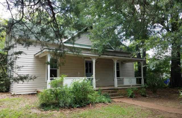 202 Maple Ave Apt A Gallery 3