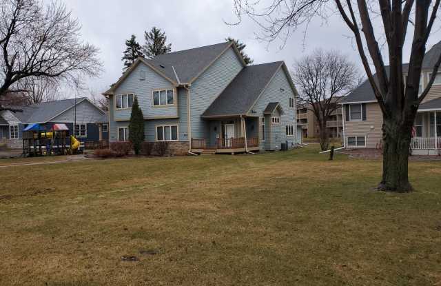 STUNNING, 5 BEDROOM AND 5 BATH TWIN HOME FOR RENT IN BEAUTIFUL WHITE BEAR LAKE! photos photos