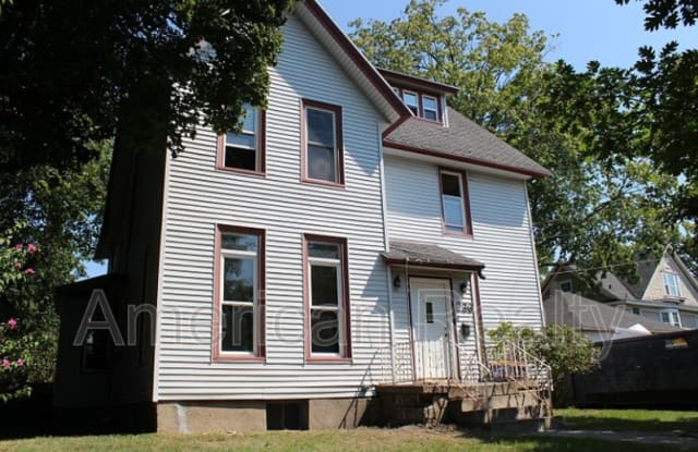 236 Hampton Ave SE - 236 Hampton Avenue Southeast, Grand Rapids, MI 49506
