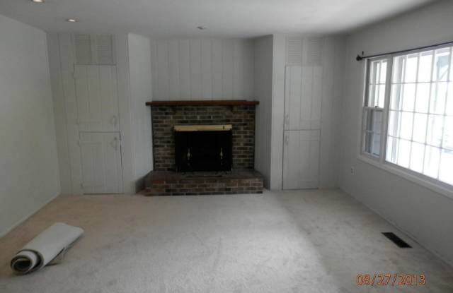 3904 WAKEFIELD LANE Gallery 2