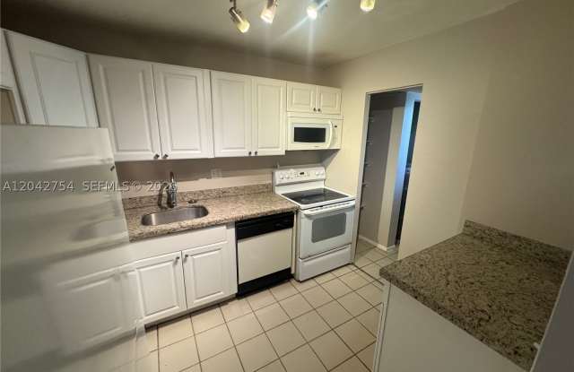 7910 Colony Cir N Gallery 4
