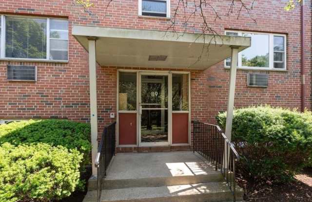 Charming 1BR Condo in Newtonville Gallery 1