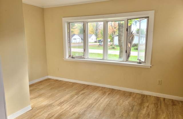 3 Bed 1 Bath Single Family Home in Birnamwood Gallery 3