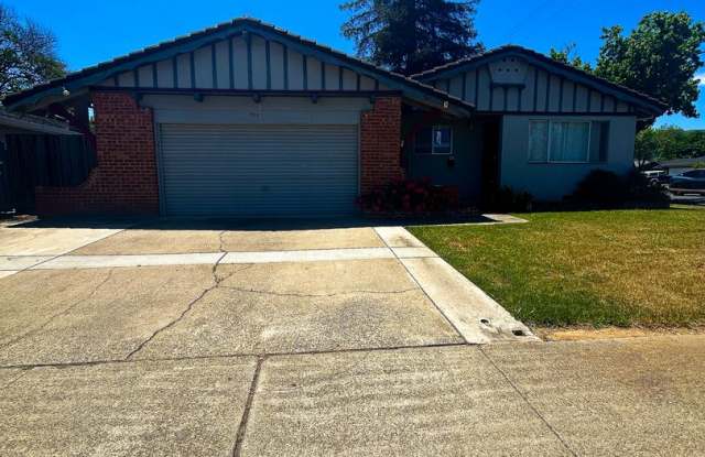 $4095 - 4 Bed/2 Bath Single Family Home in the heart of Gilroy photos photos