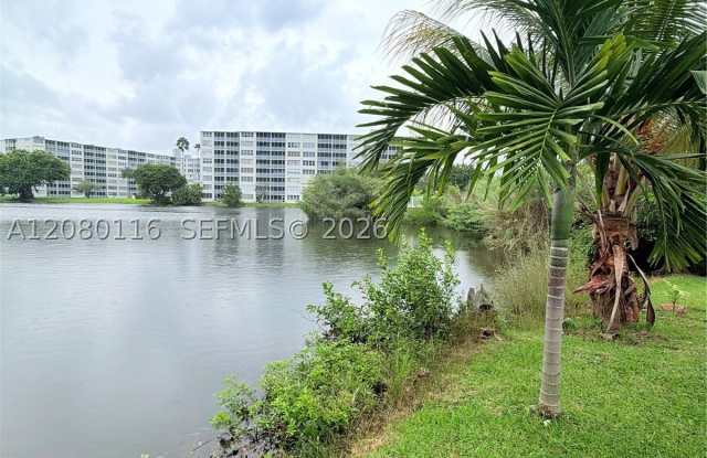 1667 NE Miami Gardens Dr Gallery 4