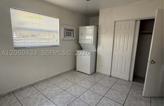 6137 SW 20th Ct Gallery 4