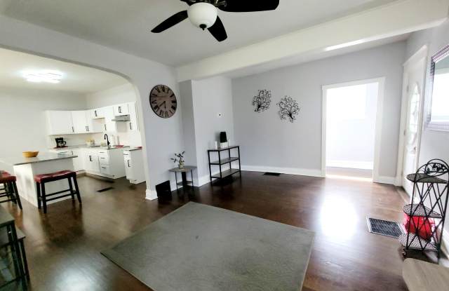 3009 East 27th Street Gallery 4