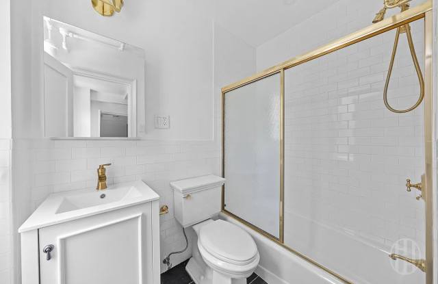 325 W 45th St # 45D - 325 West 45th Street, New York City, NY 10036 325 W 45th St # 45D - 325 West 45th Street, New York City, NY 10036
