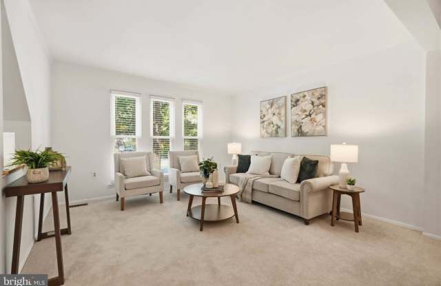 8112 WOODED GLEN Court Gallery 2