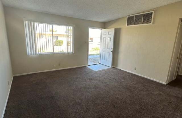 Cute 2 Bed 1 Bath Gallery 4