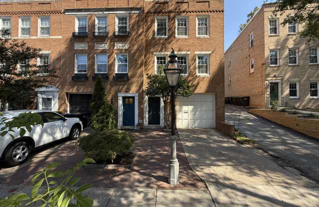 4431 MacArthur Blvd NW photos photos