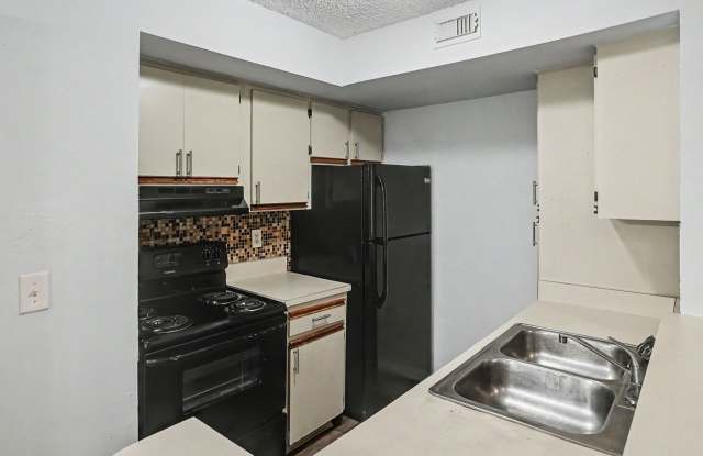 Beautiful Condo with 2-bedroom and 2-bathroom in Bella Vista Gallery 4