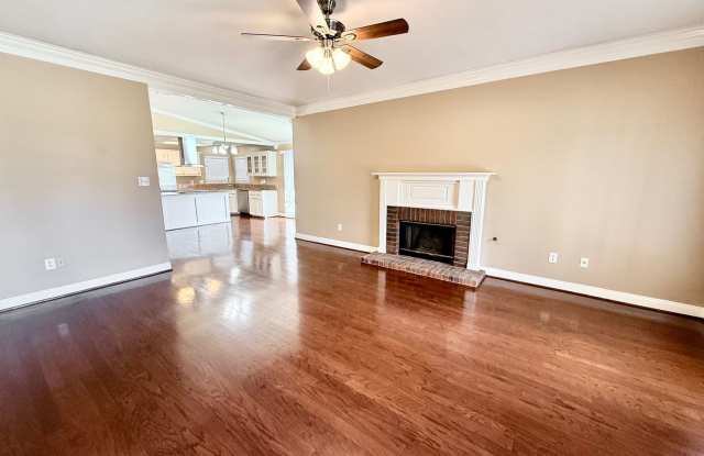 Serene 3BR Home in Peaceful Azalea Lakes Gallery 4