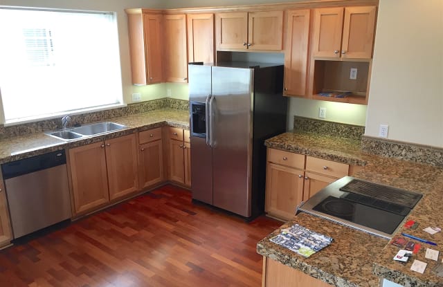 10382 Hollyridge Ln - 10382 Southwest Hollyridge Lane, West Slope, OR 97005